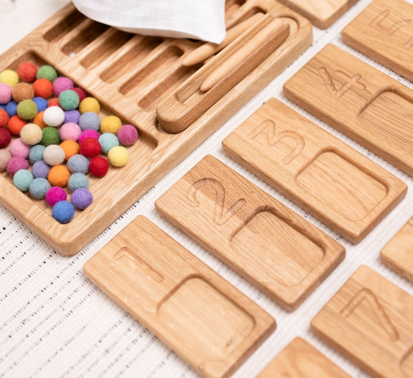 Montessori Set of reversible trays with numbers 1-20