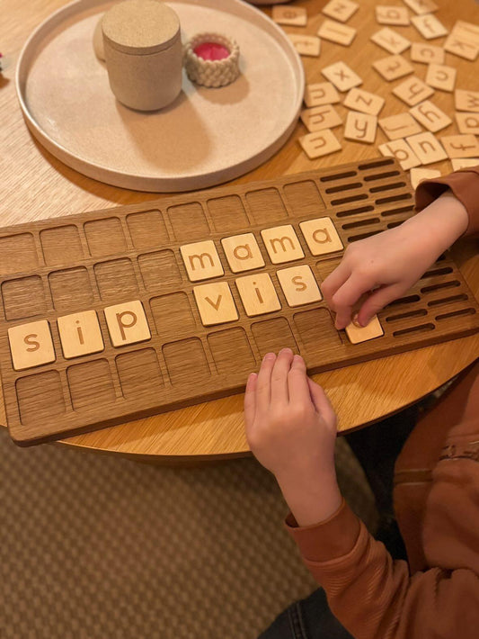 Niederländisches großes Spielbrett mit Kleinbuchstabenkarten