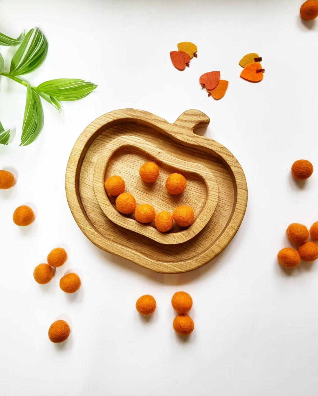 Halloween gift wooden pumpkin with felt balls
