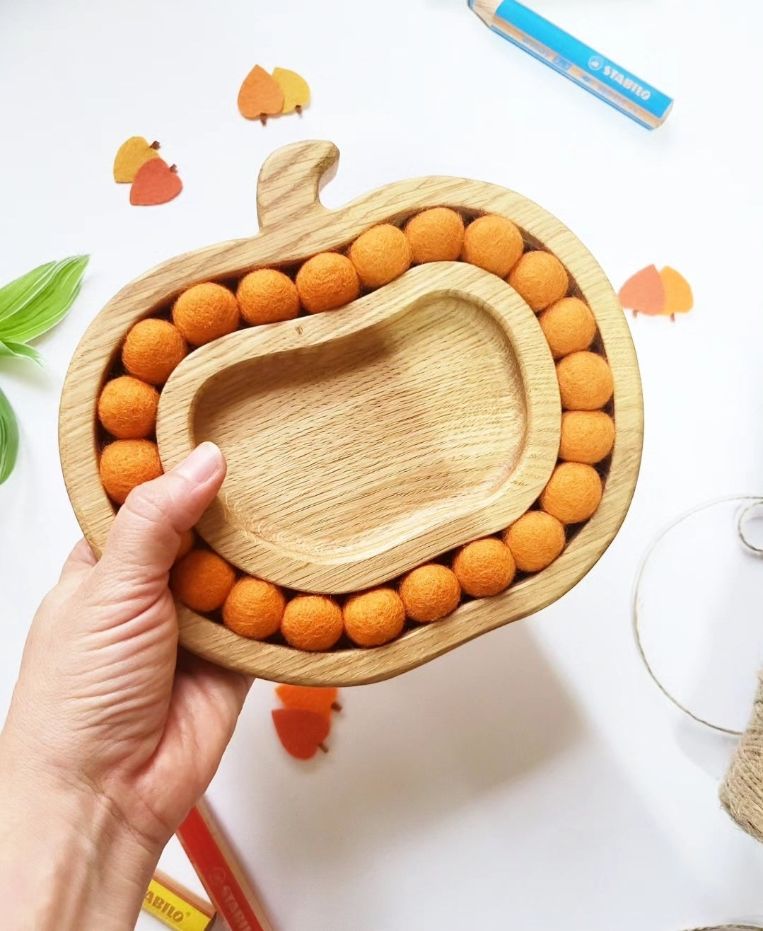 Halloween gift wooden pumpkin with felt balls