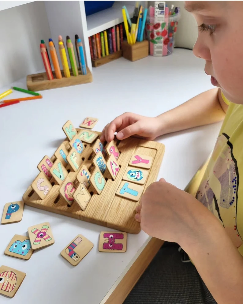 Montessori English Alphabet reversible board+Monsters letters cards