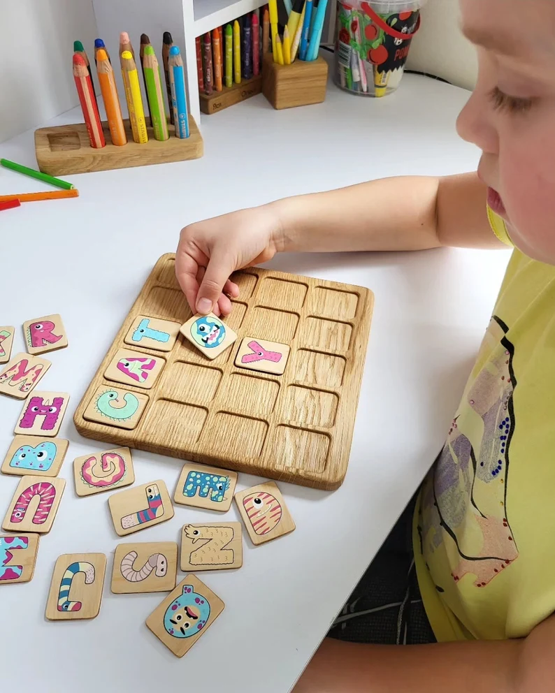 Montessori English Alphabet reversible board+Monsters letters cards