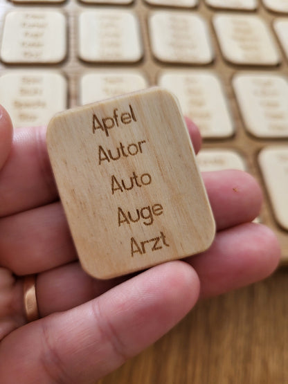 Deutsche große Tafel und Halter mit Buchstabenkarten