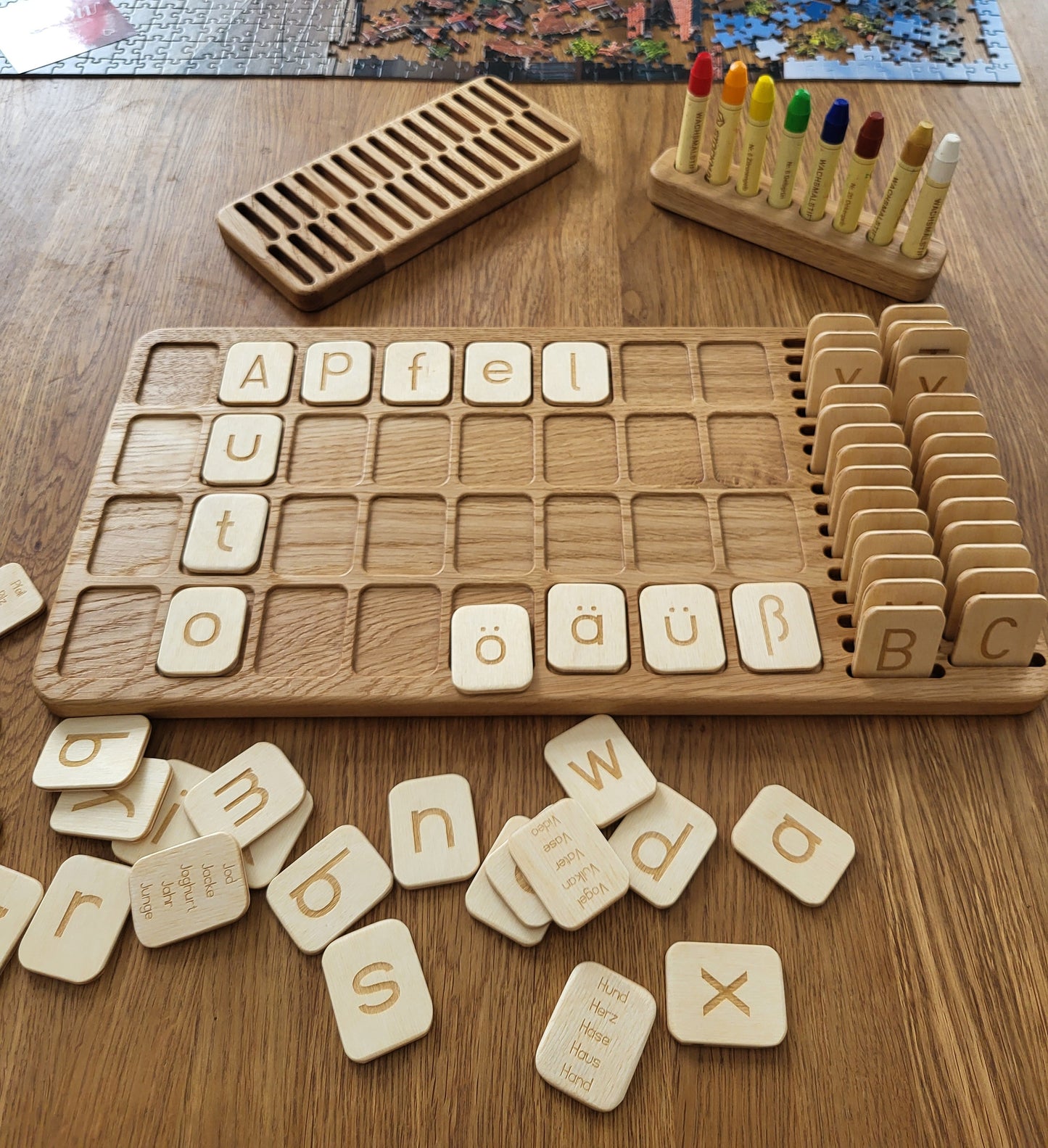 Deutsche große Tafel und Halter mit Buchstabenkarten