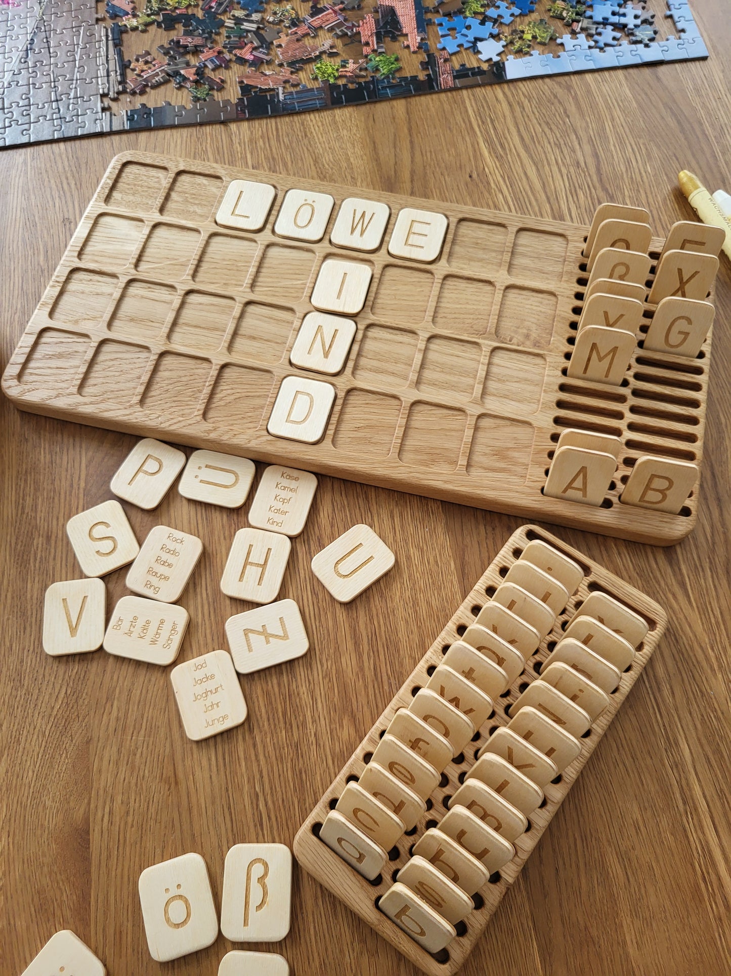 Deutsche große Tafel und Halter mit Buchstabenkarten