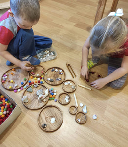 Set of sorting plates or round trays